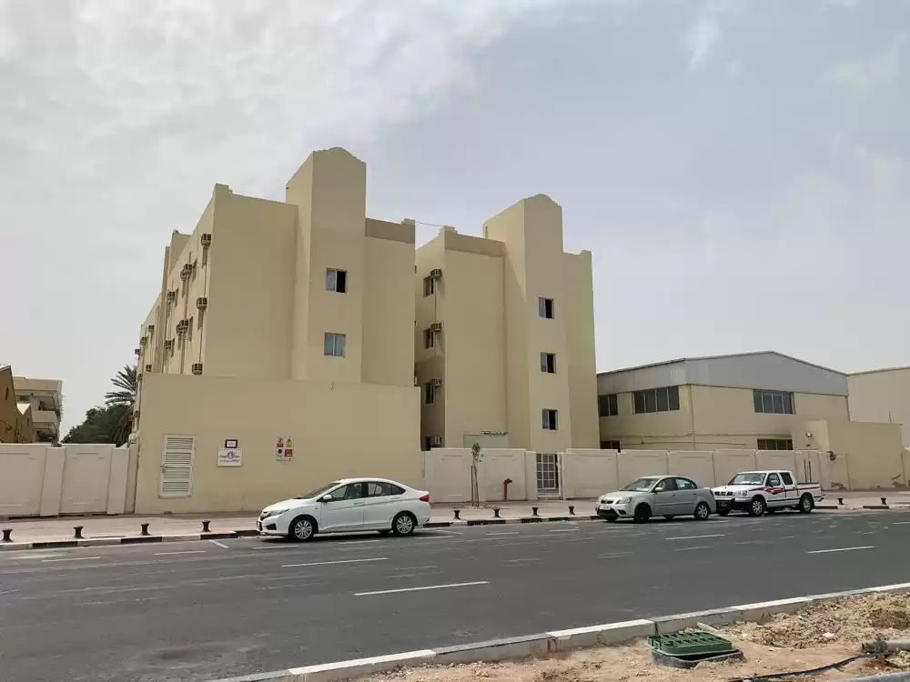 سكني عقار جاهز 7+ غرف  مفروش مخيم عمال  للإيجار في الدوحة #18617 - 1  صورة 