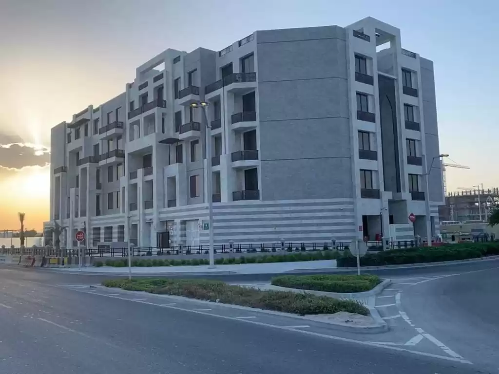 Residential Ready Property 1 Bedroom S/F Apartment  for rent in Doha #18709 - 1  image 