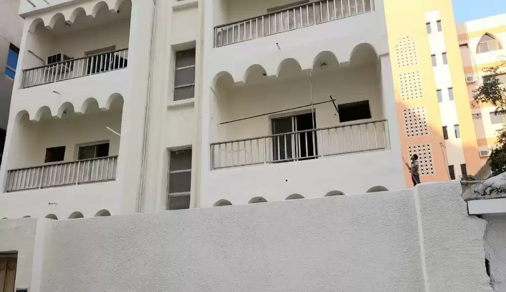 yerleşim Hazır Mülk 7+ Yatak Odası U/F Apartman  satılık içinde Doha #18785 - 1  image 