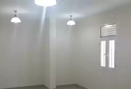 Residential Ready Property 3 Bedrooms U/F Apartment  for rent in Al Sadd , Doha #18844 - 1  image 
