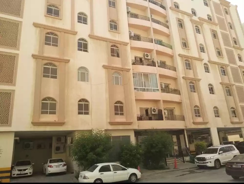 yerleşim Hazır Mülk 2 yatak odası U/F Apartman  satılık içinde Al Sadd , Doha #18851 - 1  image 