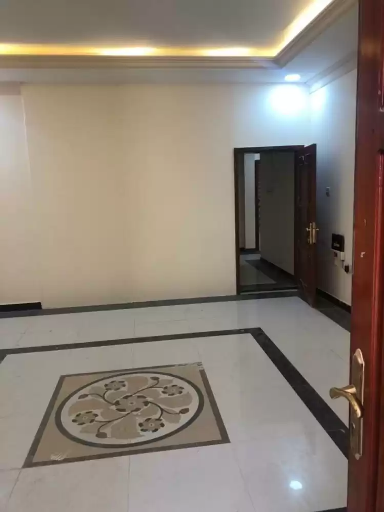 Residential Ready Property 3 Bedrooms U/F Apartment  for rent in Doha #18877 - 1  image 