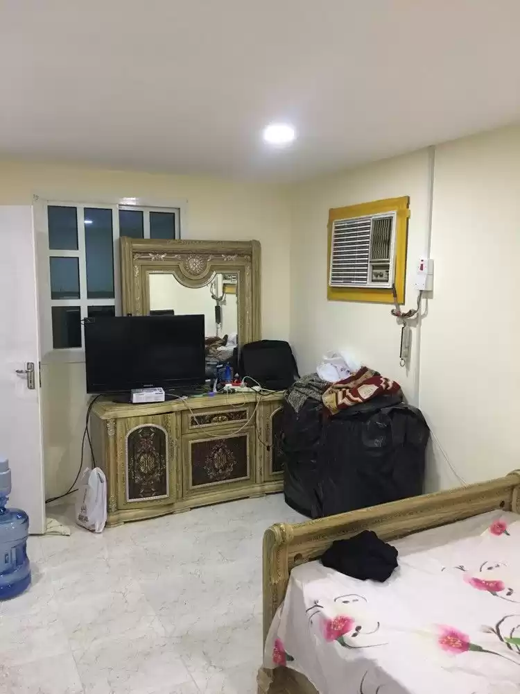 yerleşim Hazır Mülk 1 yatak odası U/F Apartman  kiralık içinde Doha #18912 - 1  image 