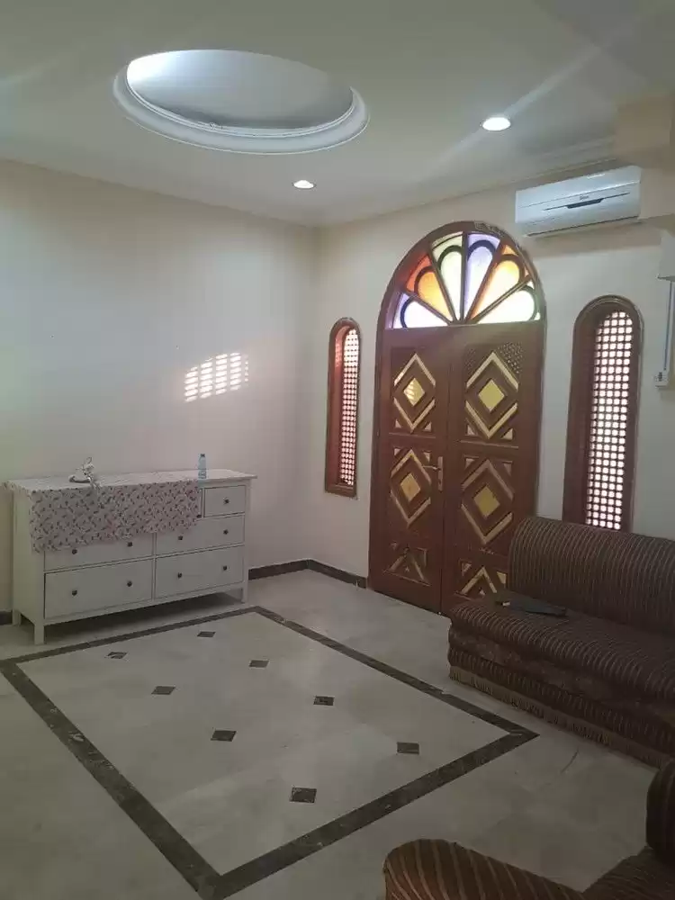 yerleşim Hazır Mülk 2 yatak odası U/F Apartman  kiralık içinde Al Sadd , Doha #18983 - 1  image 