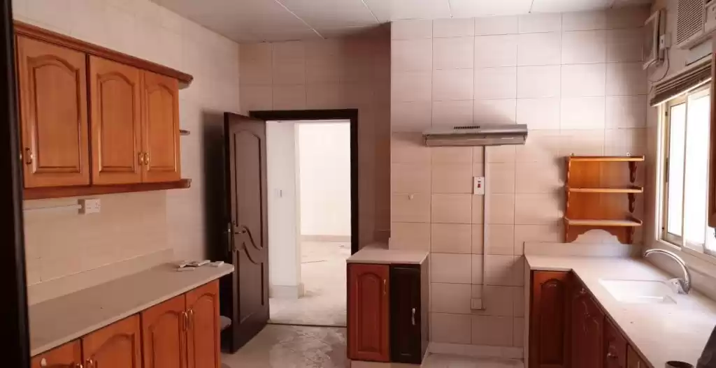 Résidentiel Propriété prête 5 chambres U / f Appartement  a louer au Al-Sadd , Doha #19069 - 1  image 
