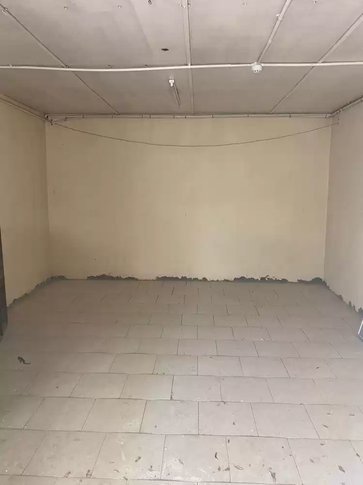 商业的 就绪物业 U/F 仓库  出售 在 多哈 #19330 - 1  image 