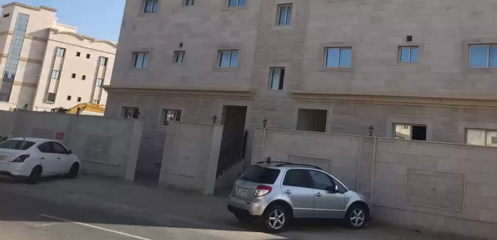 Residential Ready Property 2 Bedrooms U/F Apartment  for rent in Doha #19354 - 1  image 