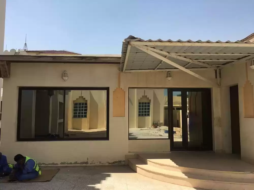 yerleşim Hazır Mülk 5 Yatak Odası U/F Müstakil Villa  satılık içinde Al Sadd , Doha #19367 - 1  image 