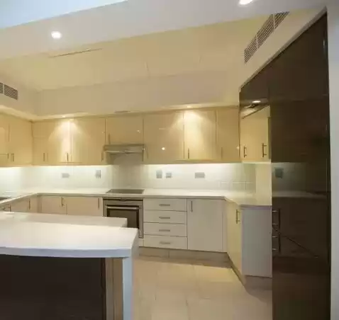 Residential Ready Property 2 Bedrooms U/F Townhouse  for rent in Al Sadd , Doha #19388 - 1  image 