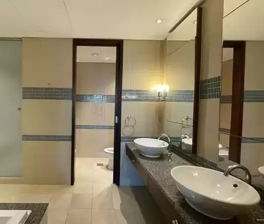 Wohn Klaar eigendom 2 Schlafzimmer S/F Stadthaus  zu vermieten in Al Sadd , Doha #19422 - 1  image 