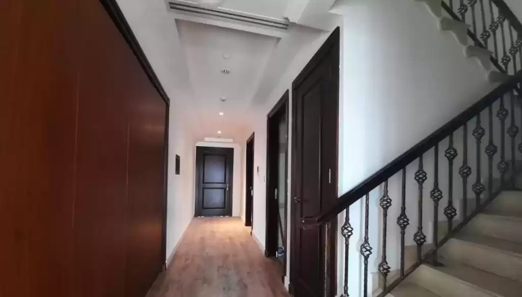 سكنية وتجارية عقار جاهز 4 + غرفة خادمة نصف مفروش تاون هاوس  للإيجار في السد , الدوحة #19487 - 1  صورة 