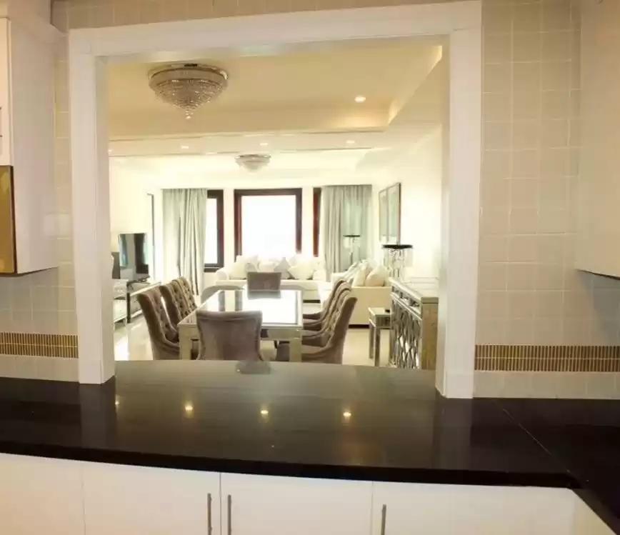 Karışık kullanım Hazır Mülk 2 yatak odası F/F şehir evi  kiralık içinde Al Sadd , Doha #19489 - 1  image 