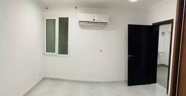 yerleşim Hazır Mülk Stüdyo U/F Çatı katı  kiralık içinde Doha #19493 - 1  image 