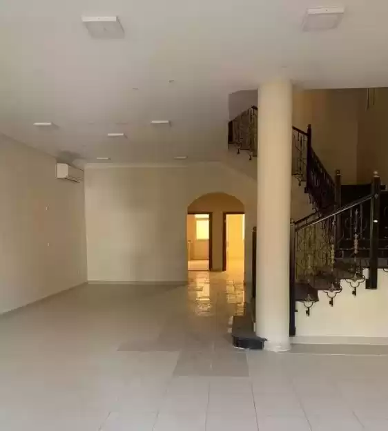 Gemischte Benutzung Klaar eigendom 5 Schlafzimmer U/F Alleinstehende Villa  zu vermieten in Al Sadd , Doha #19555 - 1  image 