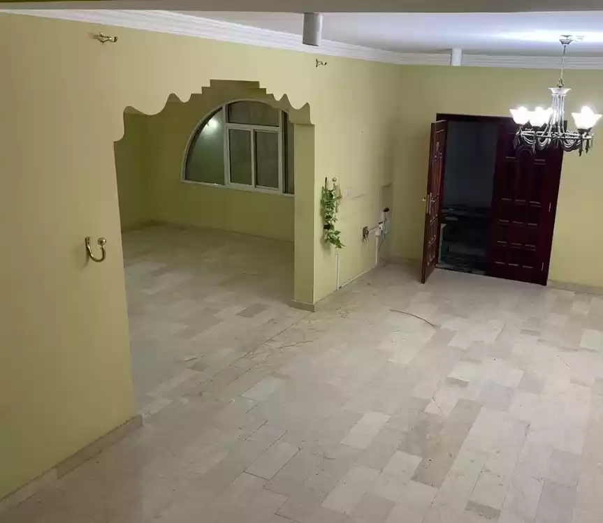 Gemischte Benutzung Klaar eigendom 5 Schlafzimmer U/F Alleinstehende Villa  zu vermieten in Al Sadd , Doha #19558 - 1  image 