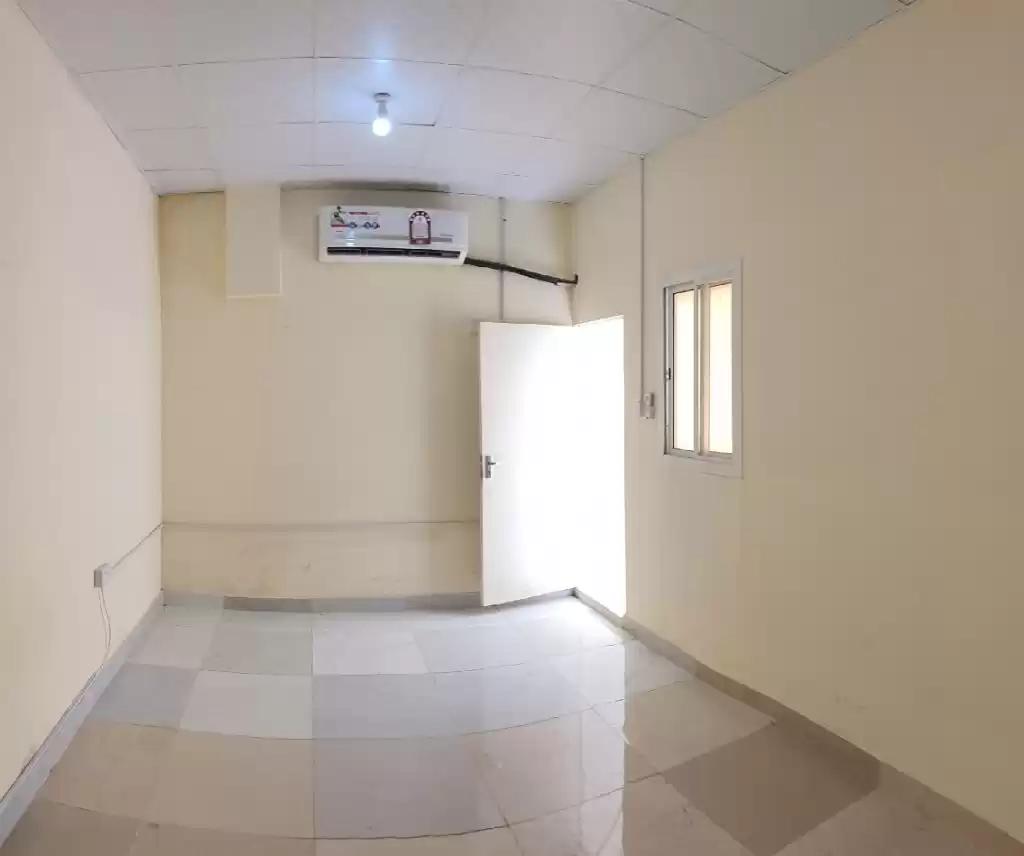 Résidentiel Propriété prête Studio U / f Logement de la main-d'œuvre  a louer au Al-Sadd , Doha #19602 - 1  image 
