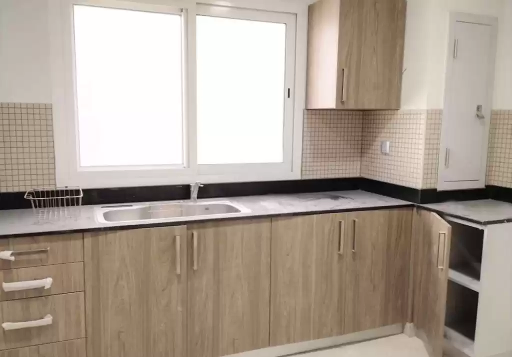 yerleşim Hazır Mülk 2 yatak odası U/F Apartman  satılık içinde Al Sadd , Doha #19710 - 1  image 