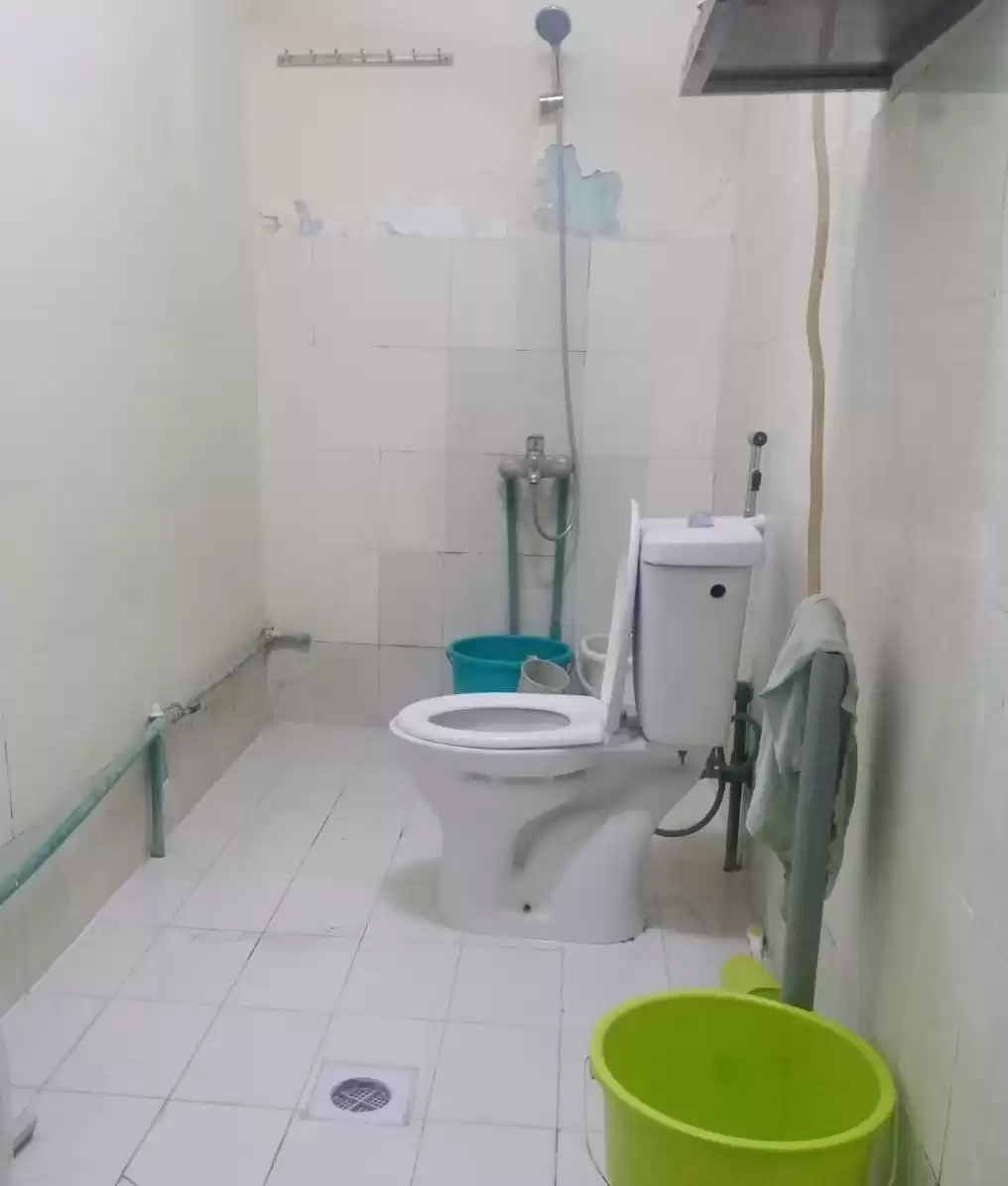 Résidentiel Propriété prête Studio S / F Logement de la main-d'œuvre  a louer au Doha #19716 - 1  image 
