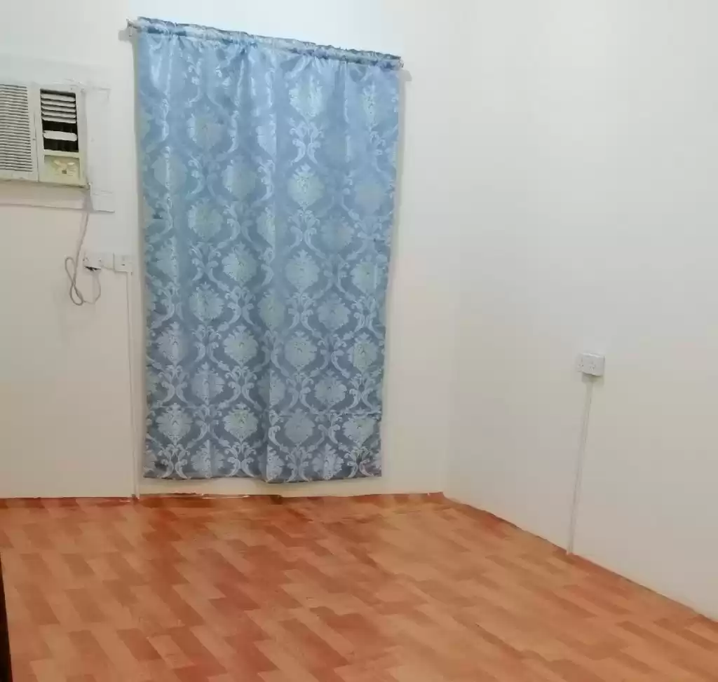 Жилой Готовая недвижимость 1 спальня Ж/Ж Размещение труда  в аренду в Доха #19726 - 1  image 