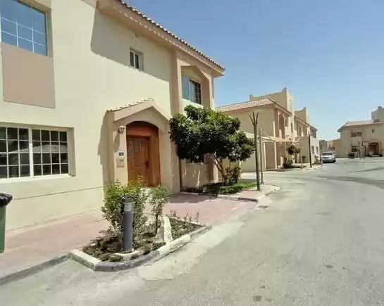 Residential Ready Property 5+maid Bedrooms U/F Compound  for rent in Al Sadd , Doha #19886 - 1  image 