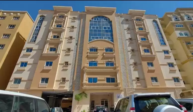 Gemischte Benutzung Klaar eigendom 7+ Schlafzimmer U/F Gebouw  zu vermieten in Al Sadd , Doha #19972 - 1  image 
