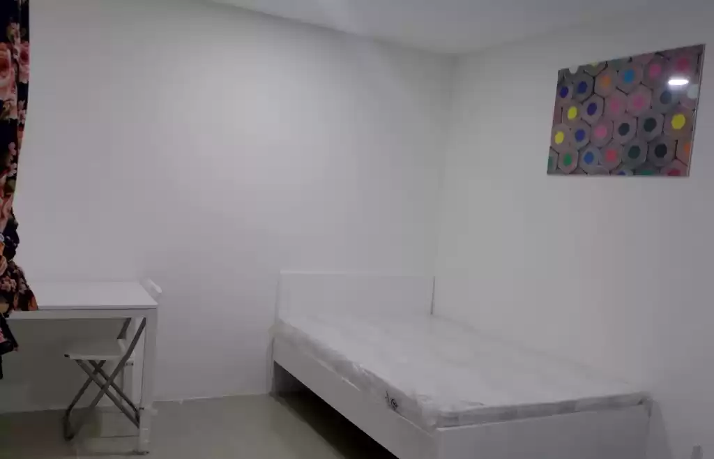yerleşim Hazır Mülk 1 yatak odası F/F İşçi Konaklama  kiralık içinde Doha #19996 - 1  image 