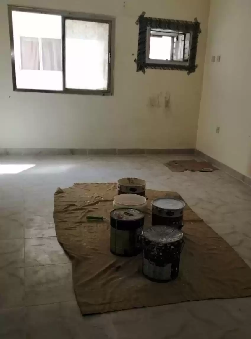 سكني عقار جاهز 4 غرف  نصف مفروش سكن عمال  للإيجار في الدوحة #20008 - 1  صورة 