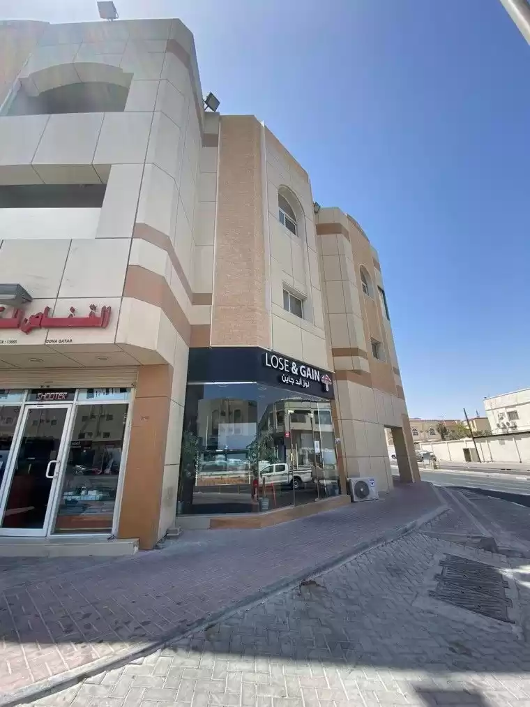Comercial Listo Propiedad U / F Centro de negocios  venta en al-sad , Doha #20010 - 1  image 