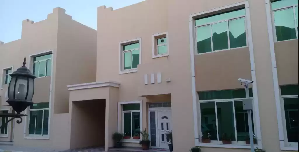 استفاده مختلط املاک آماده 6 اتاق خواب U/F ویلا در مجتمع  برای اجاره که در السد , دوحه #20071 - 1  image 