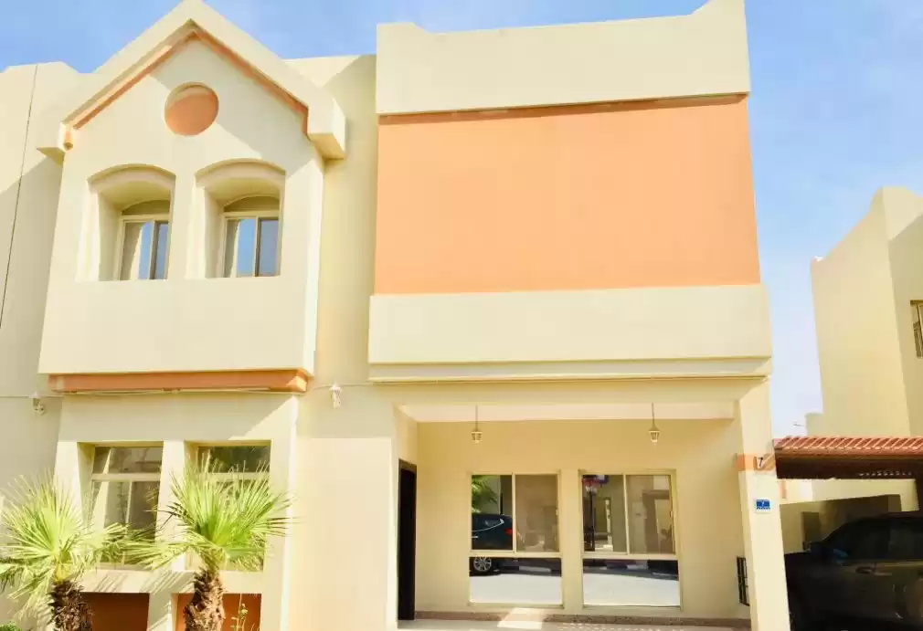 Mixte Utilisé Propriété prête 4 chambres S / F Villa à Compound  a louer au Al-Sadd , Doha #20078 - 1  image 