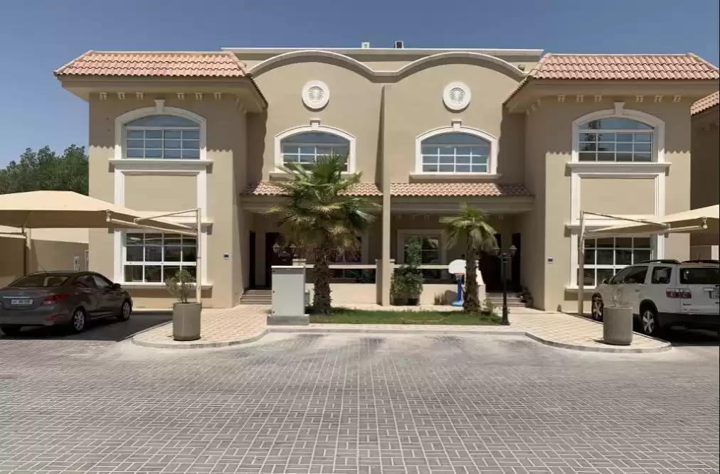 Karışık kullanım Hazır Mülk 6 Yatak Odası S/F Site İçinde Villa  kiralık içinde Al Sadd , Doha #20110 - 1  image 