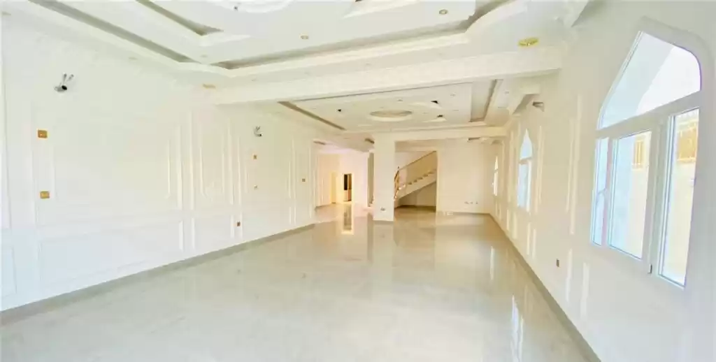 Mezclado utilizado Listo Propiedad 7 habitaciones U / F Villa en Compound  venta en al-sad , Doha #20113 - 1  image 
