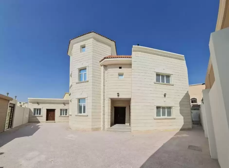 Mezclado utilizado Listo Propiedad 7 habitaciones U / F Villa en Compound  venta en al-sad , Doha #20115 - 1  image 