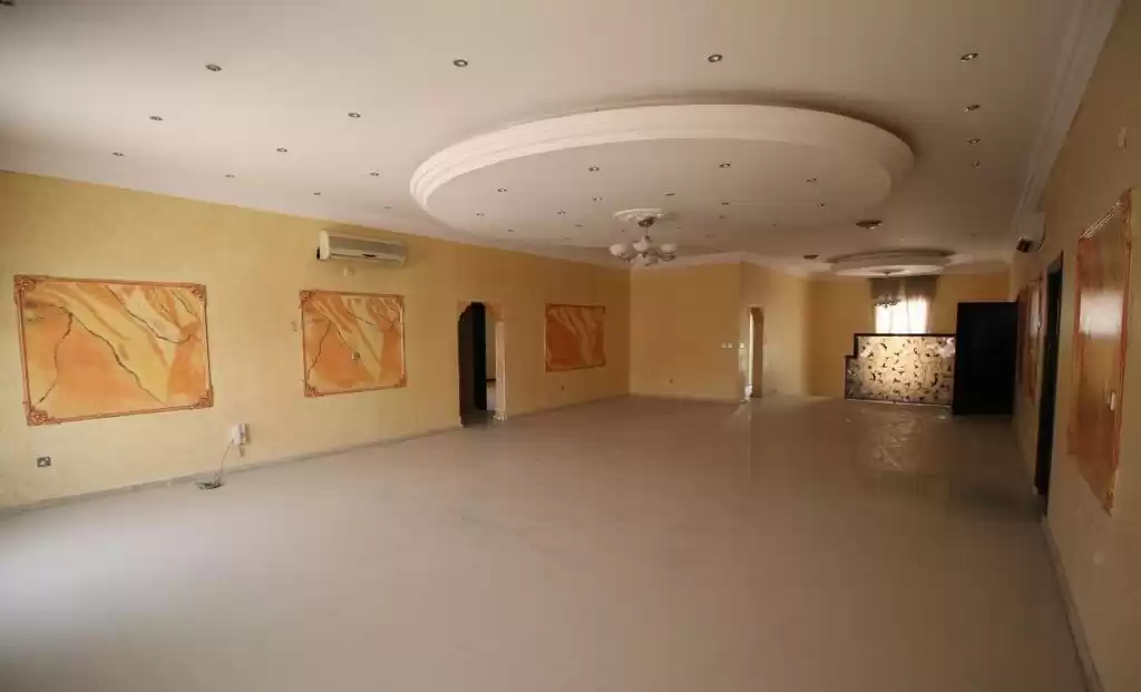 Karışık kullanım Hazır Mülk 7 Yatak Odası S/F Site İçinde Villa  satılık içinde Al Sadd , Doha #20130 - 1  image 