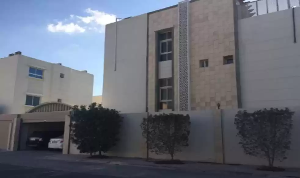 Mixte Utilisé Propriété prête 7 chambres U / f Villa à Compound  à vendre au Al-Sadd , Doha #20134 - 1  image 