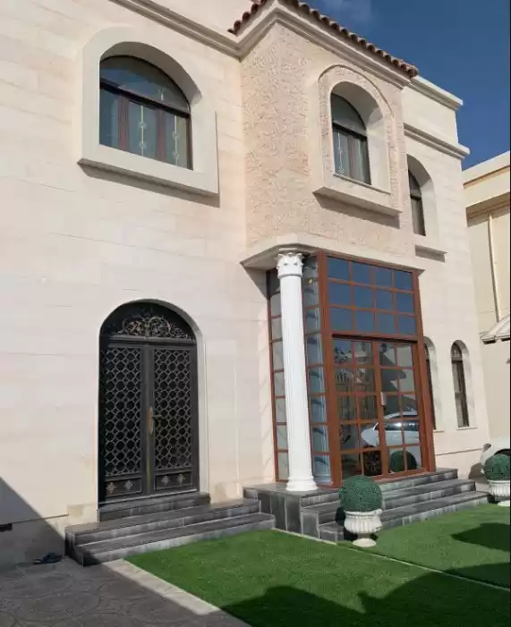 Mixte Utilisé Propriété prête 7 chambres S / F Villa à Compound  à vendre au Al-Sadd , Doha #20137 - 1  image 