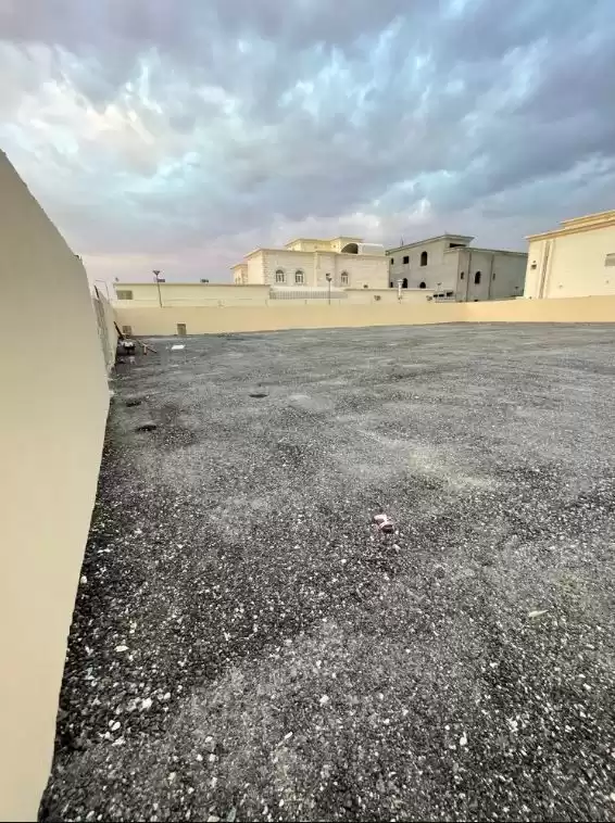 Terre Propriété prête Terrain à usage mixte  a louer au Doha #20153 - 1  image 