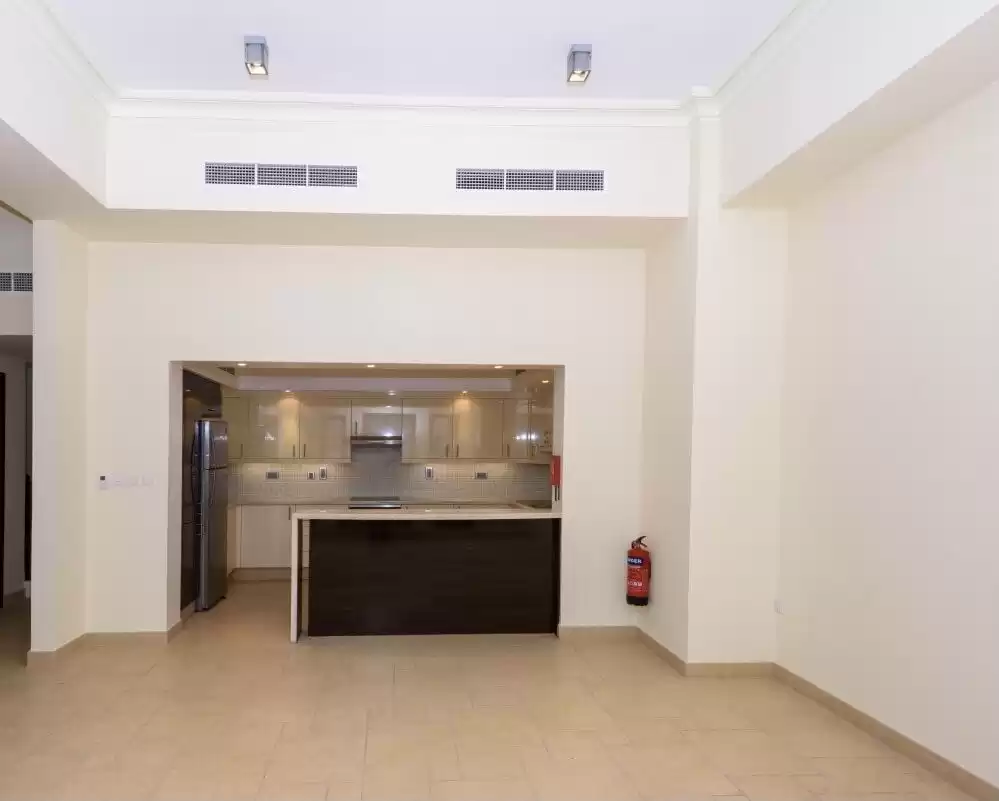 yerleşim Hazır Mülk 3 yatak odası S/F şehir evi  satılık içinde Al Sadd , Doha #20393 - 1  image 