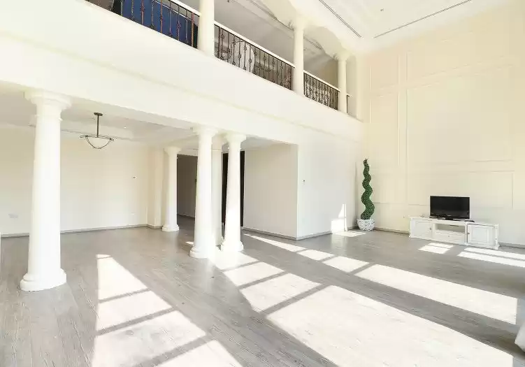 Residential Ready Property 4 Bedrooms S/F Townhouse  for sale in Al Sadd , Doha #20664 - 1  image 