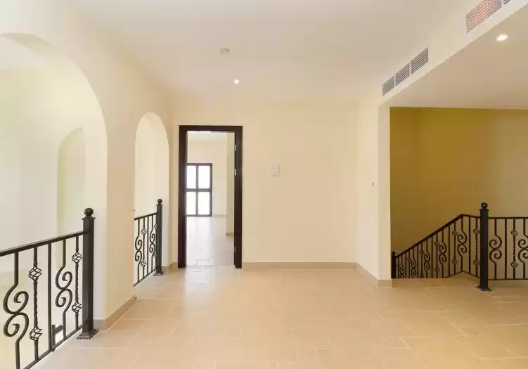 سكني عقار جاهز 5 غرف  نصف مفروش تاون هاوس  للبيع في الدوحة #20674 - 1  صورة 