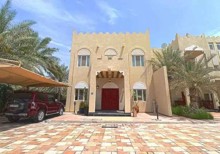 Résidentiel Propriété prête 3 chambres F / F Villa autonome  a louer au Al-Sadd , Doha #20707 - 1  image 