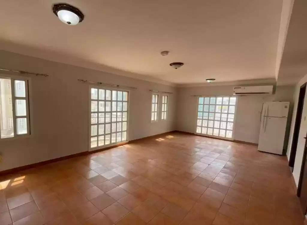 Residential Ready Property 2 Bedrooms S/F Duplex  for rent in Al Sadd , Doha #21072 - 1  image 