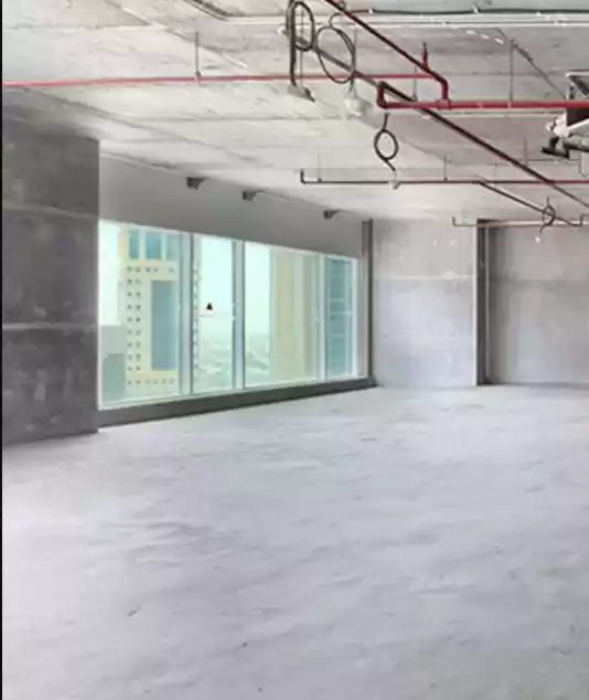 Kommerziell Shell & Core U/F Büro  zu vermieten in Al Sadd , Doha #21097 - 1  image 