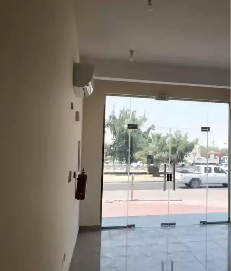 商业的 就绪物业 U/F 店铺  出租 在 萨德 , 多哈 #21140 - 1  image 