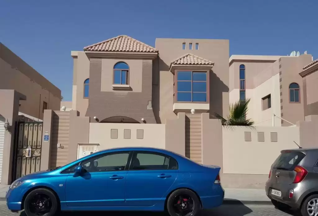 yerleşim Hazır Mülk 5 Yatak Odası S/F Müstakil Villa  satılık içinde Al Sadd , Doha #21177 - 1  image 