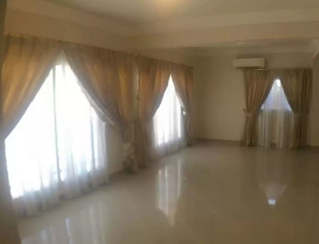 استفاده مختلط املاک آماده 2+ اتاق خواب خدمتکار U/F خانه ییلاقی  برای فروش که در السد , دوحه #21232 - 1  image 