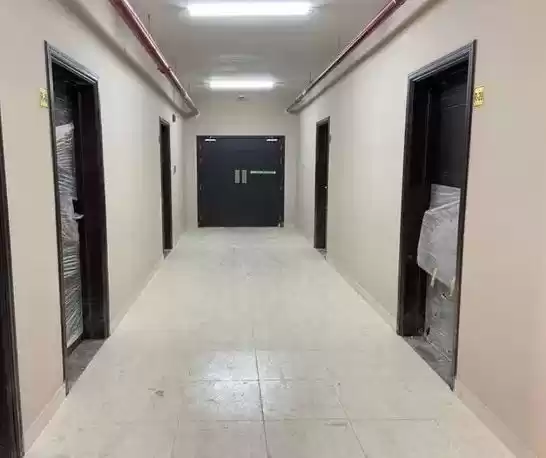 سكني عقار جاهز 7+ غرف  غير مفروش مخيم عمال  للإيجار في السد , الدوحة #21248 - 1  صورة 