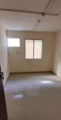 سكني عقار جاهز 7+ غرف  غير مفروش مخيم عمال  للإيجار في السد , الدوحة #21249 - 1  صورة 