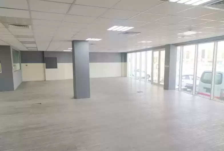 استفاده مختلط املاک آماده U/F سالن ها-نمایشگاه ها  برای اجاره که در دوحه #21368 - 1  image 