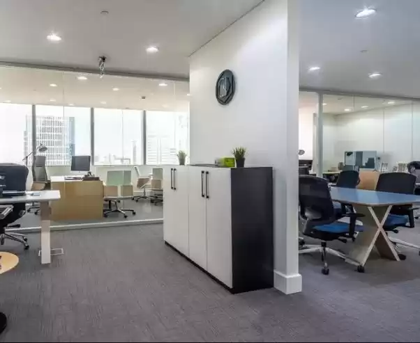 Comercial Listo Propiedad F / F Centro de negocios  venta en al-sad , Doha #21412 - 1  image 